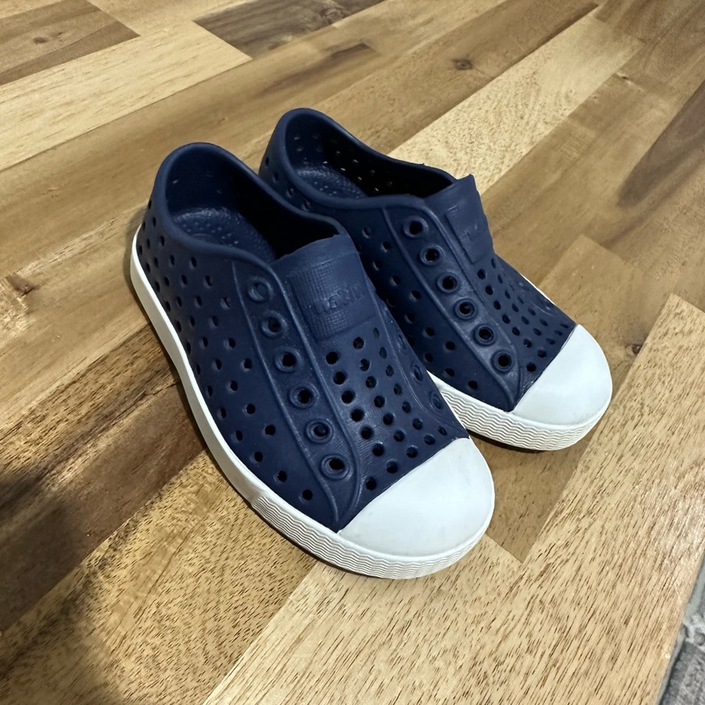 Toddler Native Shoes (Navy) Size 7C